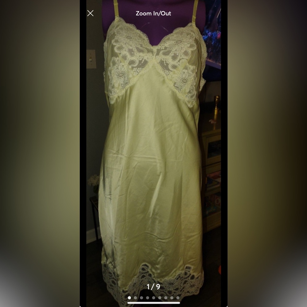 Saks Fifth Avenue Vintage Lace Slip Dress Gown, Size 38. Beautiful
1950’s/1960’s